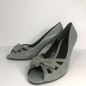 AEROSOLES ribbon sea moss pumps size 9.5